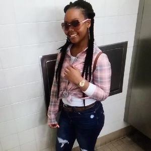 Meet your Posher, Danaja